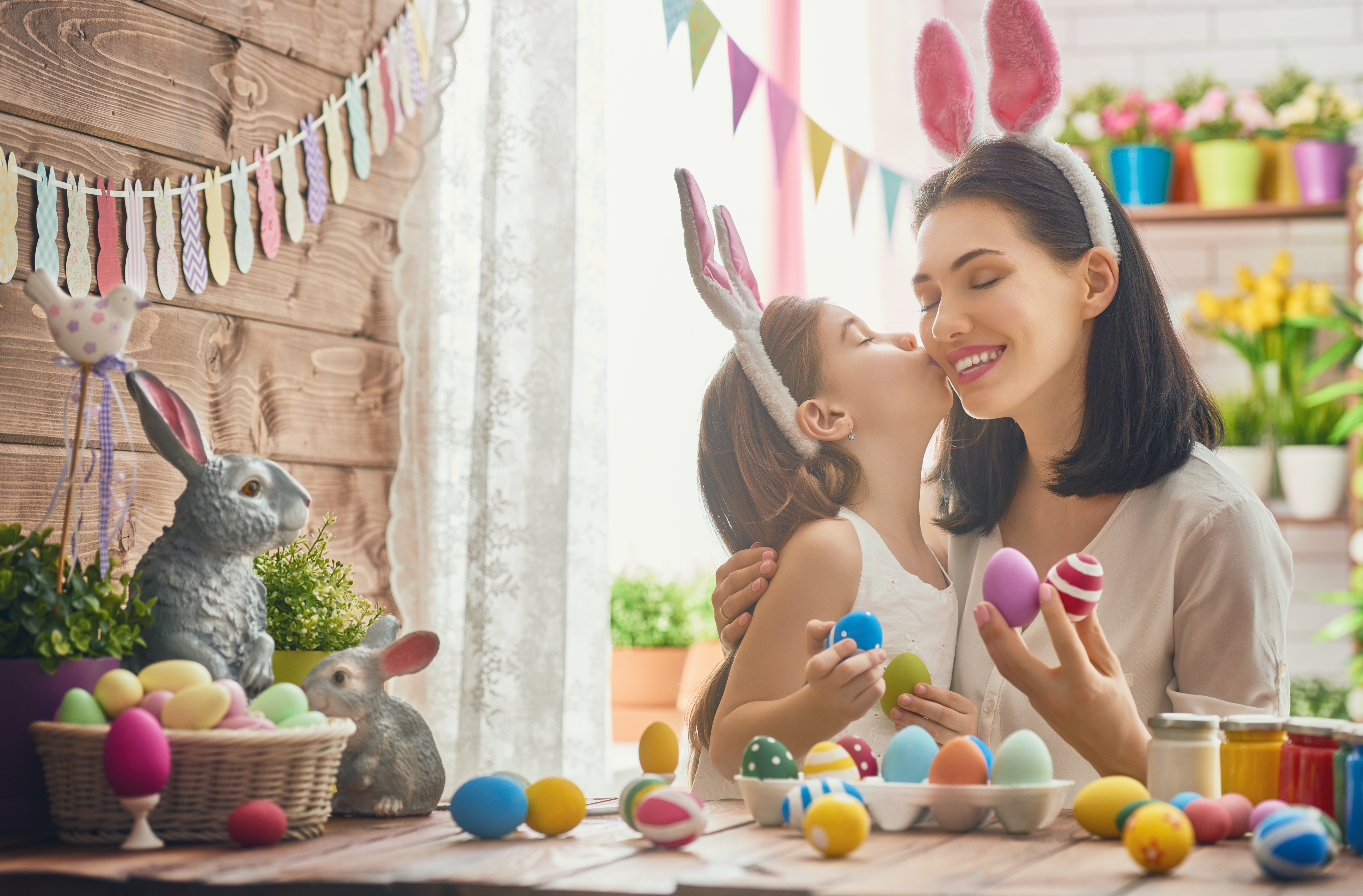 Easter photo of mom and daughter